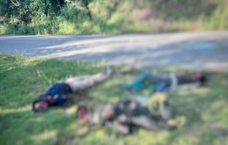 Fiscalía investiga homicidio de tres hombres localizados en carretera de Juquila