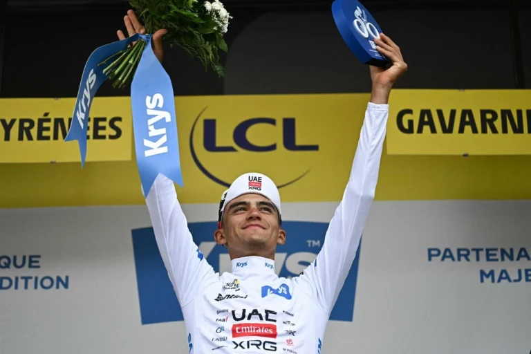 Isaac del Toro sube al podio y ya es tercer lugar general del Tour de Francia
