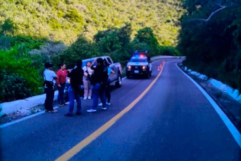 Hallan sin vida a dos mujeres en la carretera Oaxaca-Tuxtepec; investigan posible relación con otro homicidio