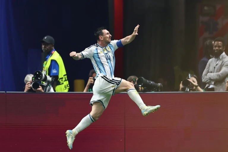 Messi y Argentina logran agónica remontada 3-2 ante Egipto y avanza a cuartos de final