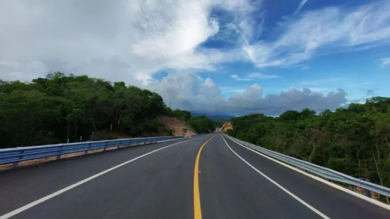 Modernización de carretera Salina Cruz-Zihuatanejo beneficiará a casi 2 millones de habitantes: SICT