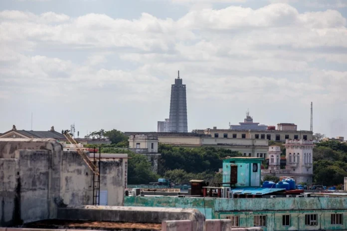 red-electrica-de-cuba-colapsa-y-deja-sin-luz-a-10-millones-de-personas.webp