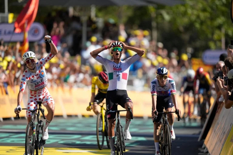Sheinbaum felicita a Isaac del Toro por ganar la segunda etapa del Tour de Francia