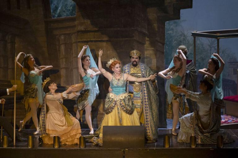 El Teatro Cervantes se viste de gala: Glamour, civismo y expectación en el gran estreno de ‘El Fantasma de la Ópera’ en Málaga