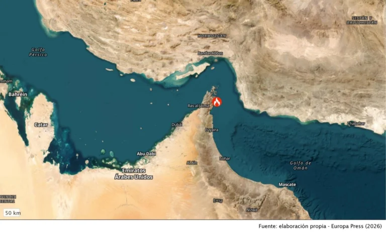 Tres embarcaciones petroleras son bombardeadas en el estrecho de Ormuz