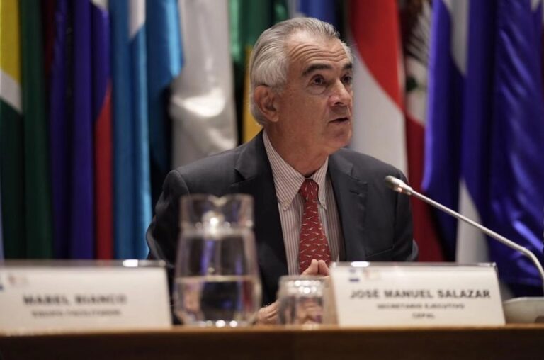 Jefe de la Cepal dice que incertidumbre por aranceles de EU golpeará “un poco más” en 2026