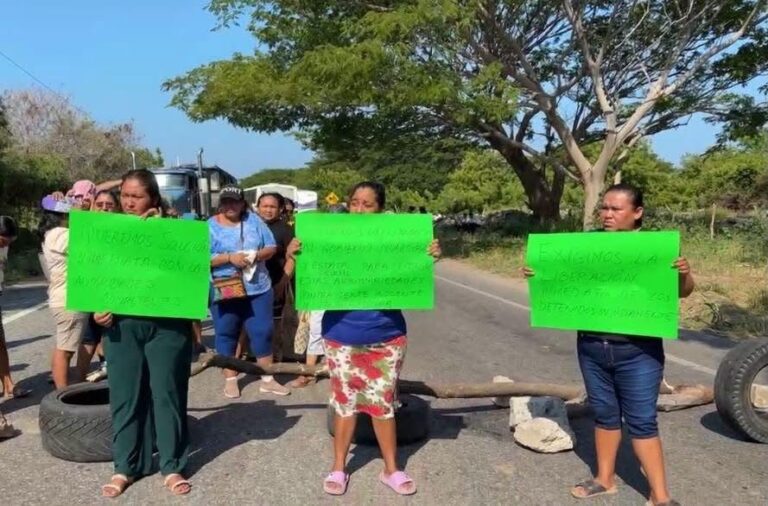 Bloqueo carretero en Juchitán afecta circulación hacia Tehuantepec y Salina Cruz