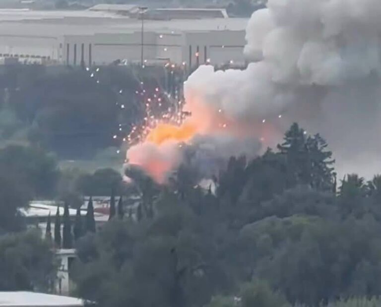 Explota polvorín en Tultepec: se registra inmensa columna de humo