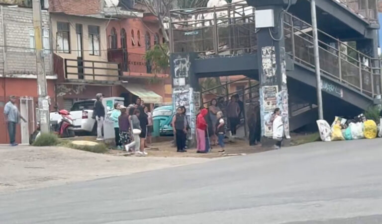 Vecinos de Lindavista bloquean el Cerro del Fortín por falta de recolección de basura