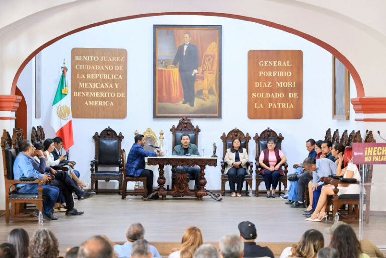 Cabildo de Oaxaca de Juárez reconoce la trayectoria de Carlos Roberto Aguilar Jiménez