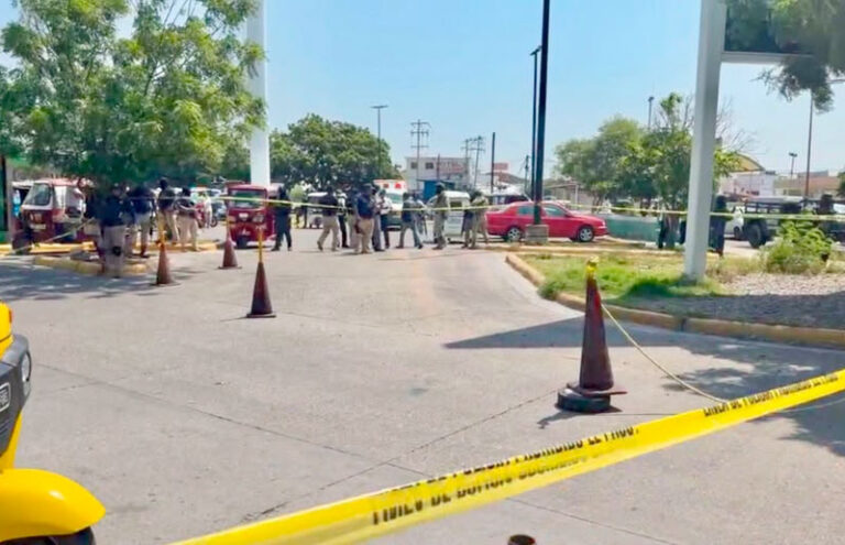 Ejecutan a líder de mototaxistas en Juchitán; ataque desata pánico en centro comercial