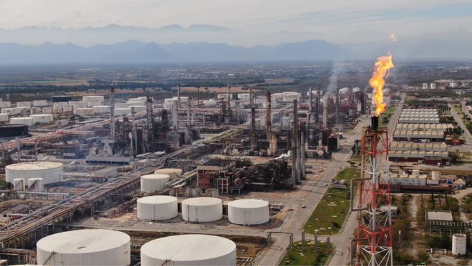Nuevo León pide a Pemex y ASEA explicación por olores que apuntan a la refinería de Cadereyta
