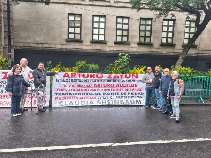 trabajadores-del-monte-de-piedad-protestan-ante-la-corte-por-huelga-de-casi-11-meses.webp