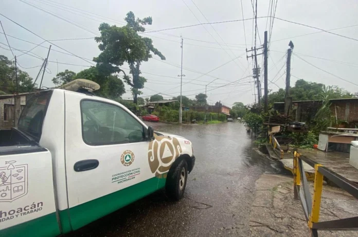 ante-huracan-polo-cruz-roja-mexicana-pide-a-la-poblacion-tomar-precauciones-por-lluvias.webp