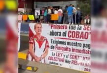 Jubilados del COBAO toman oficinas centrales para exigir pago de finiquitos
