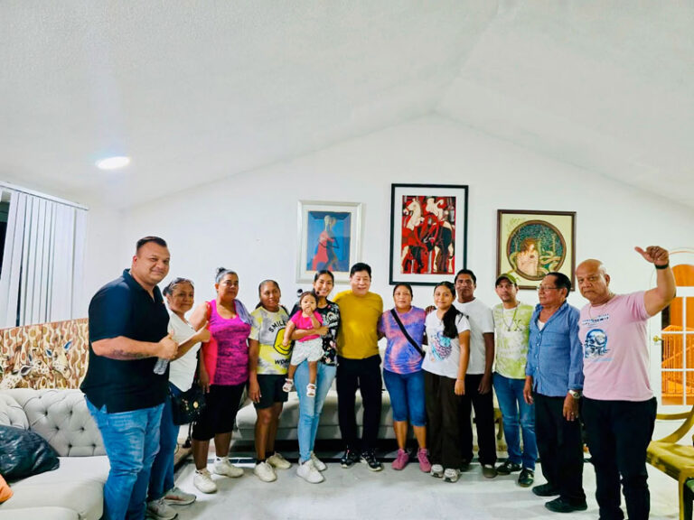 Vecinos del barrio Juárez visitan a Coco León y expresan respaldo