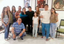 Familia Petrikowsky visita a Coco León