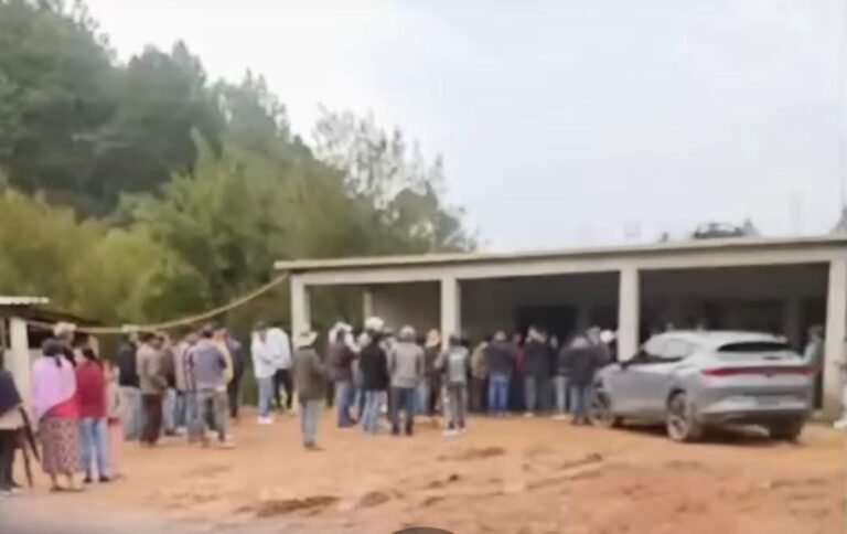 Retienen a edil de San Sebastián Río Hondo, funcionario, habitantes y periodista durante conflicto comunitario