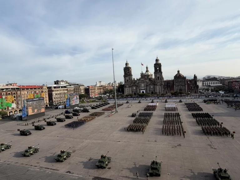 Sheinbaum encabezará el desfile militar: 99 aeronaves sobrevolarán el Zócalo por primera vez