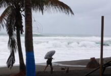 Huracán ‘Simón’ se mantiene frente a las costas de Jalisco; tormenta ‘Trudy’ avanza en el Pacífico