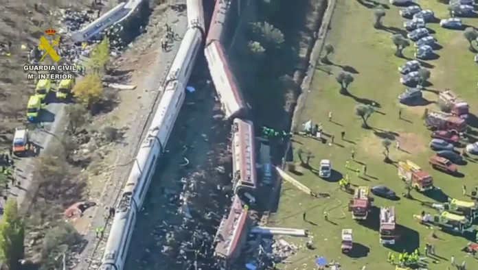 al-menos-64-muertos-por-la-colision-de-dos-trenes-de-alta-de-velocidad-en-espana.webp