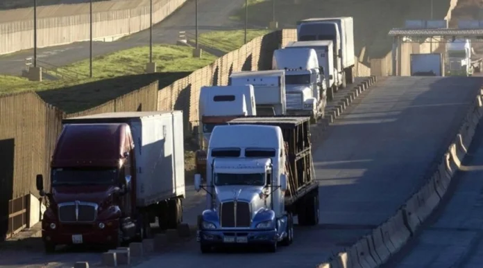 autotransporte-de-carga-llama-a-paro-nacional-indefinido-proximo-lunes.webp