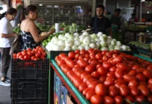 Inflación en México sube en octubre: tomate verde y calabaza encarecen la canasta básica