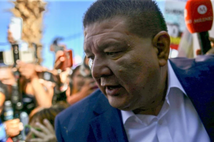 inicia-audiencia-contra-cesar-jauregui-por-el-delito-de-traicion-a-la-patria-en-el-centro-de-justicia-del-altiplano.webp