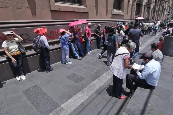 mexico-destinara-a-pensiones-18-billones-1731-del-presupuesto-2027.webp