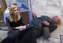 Escolta derriba a periodista por intentar entrevistar a política, la dejó inmóvil en el suelo | VIDEO