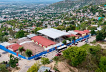 Ray Chagoya entrega nueva aula en primaria de Santa Rosa Panzacola