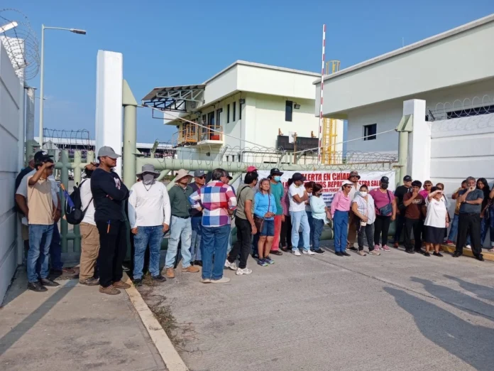 trabajadores-de-pemex-protestan-por-la-falta-de-atencion-medica-en-planta-de-tapachula-chiapas.webp
