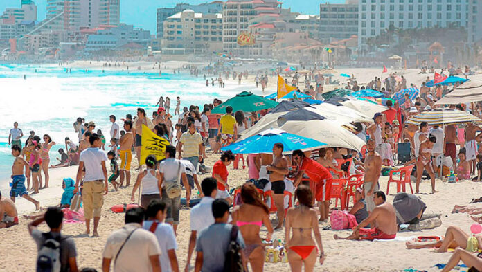 turistas_cancun.jpg