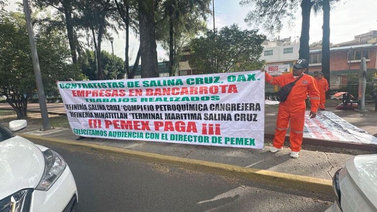 Contratistas arman plantón en Torre de Pemex en CDMX: Exigen pagos de adeudos millonarios