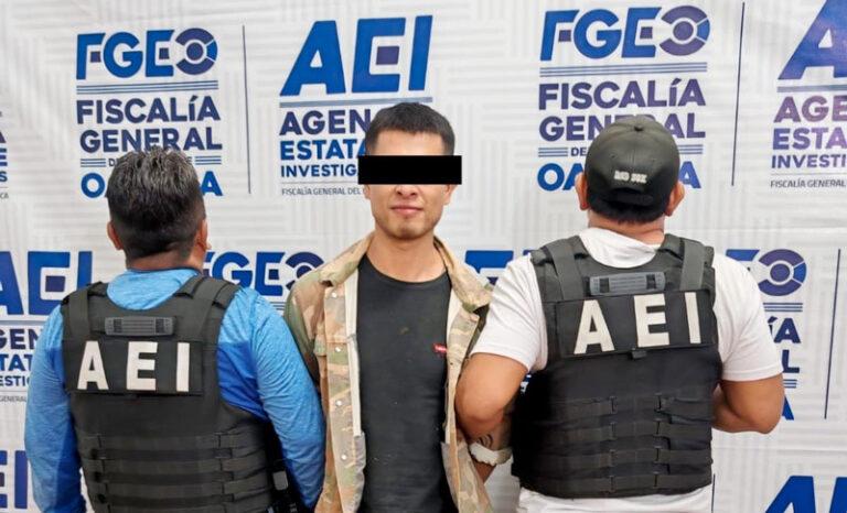 Fiscalía de Oaxaca detiene a una persona que disparaba una escopeta y le aseguran drogas, en Santos Reyes Nopala