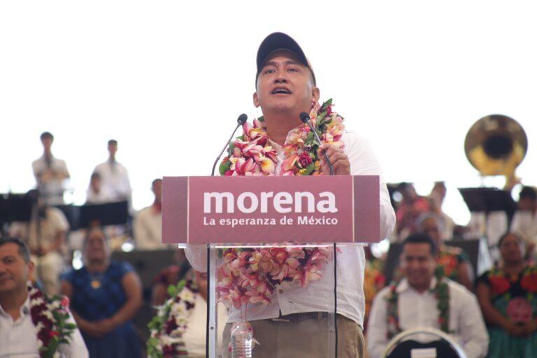 No tengo derecho a fallarles, exclama Nino Morales al rendir cuentas al pueblo de Oaxaca