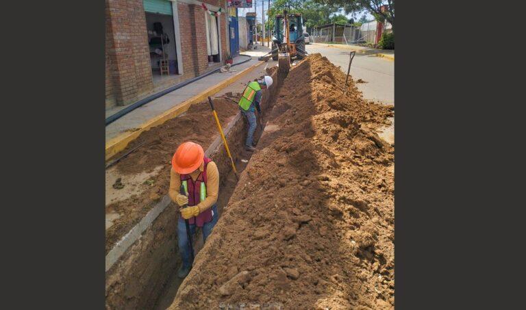 Avanza Ceabien en rehabilitación del sistema de agua potable en San Francisco Lachigoló