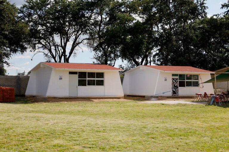 Cumple Gobierno de Oaxaca con entrega de aulas nuevas en Cuilápam de Guerrero