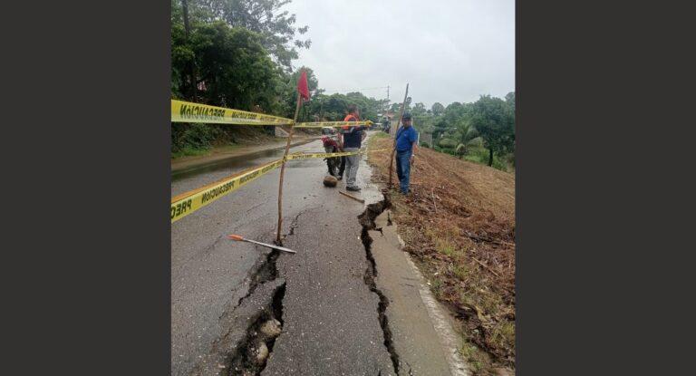 Exhorta CEPCyGR extremar precauciones por hundimiento en carretera federal 135, tramo Tuxtepec – Jalapa de Díaz