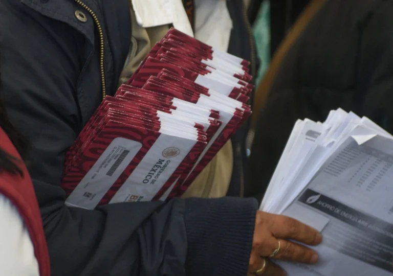 Avanza entrega de tarjetas de pensión para mujeres de 60 a 64; van millón y medio