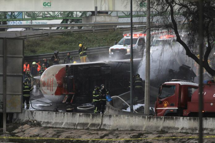 Explosión de camión de gas deja 19 heridos graves en Ciudad de México