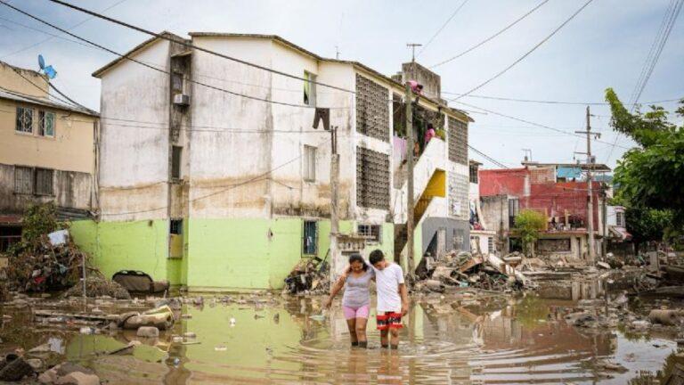 Suman 70 muertos y 72 personas sin localizar tras emergencia por lluvias