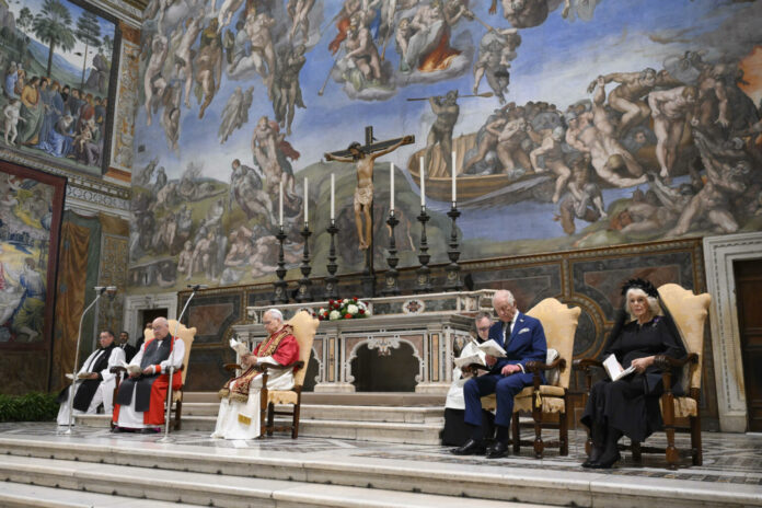 La Capilla Sixtina exhibe dos de los tapices de Rafael en honor a Carlos III