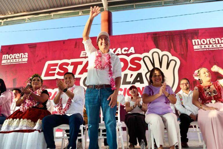 Nino Morales, es arropado con cariño por sus paisanos istmeños