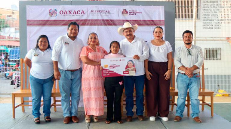 Impulsa Sebienti autonomía económica de las mujeres en San Pedro Pochutla con entrega de tarjetas Margarita Maza
