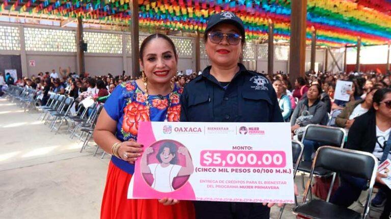 Entrega Sebienti más de mil 800 créditos a la palabra Mujer Primavera