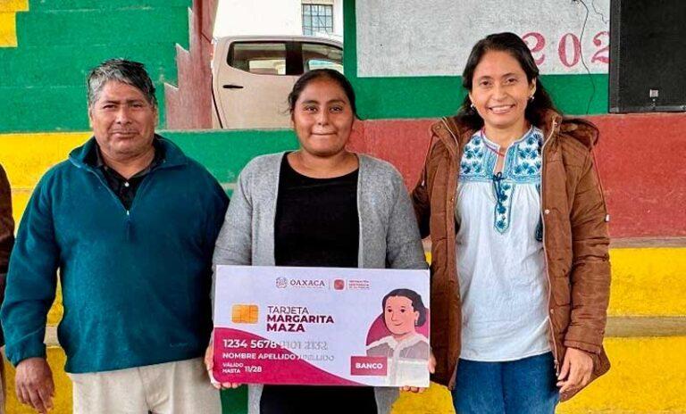 Entrega Sebienti 60 tarjetas Margarita Maza para fortalecer la economía de mujeres en Santa María Tlahuitoltepec