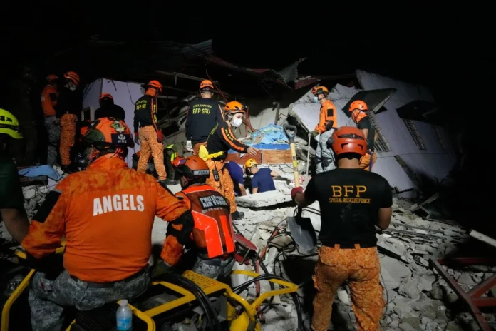 sube-a-72-el-numero-de-muertos-en-filipinas-por-terremoto-de-magnitud