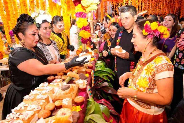 Festeja Oaxaca el Día de Muertos con Verbena Popular Xandú en el Zócalo capitalino