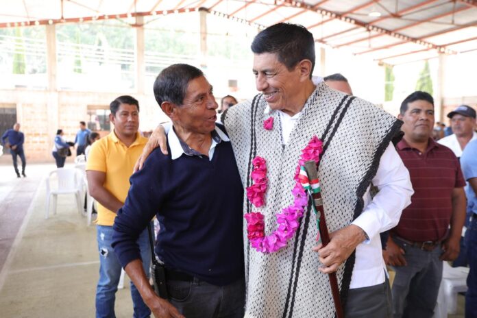 Con tequio comunitario, Salomón Jara concreta importante avance de obra caminera en San Martín Huamelúlpam (5)